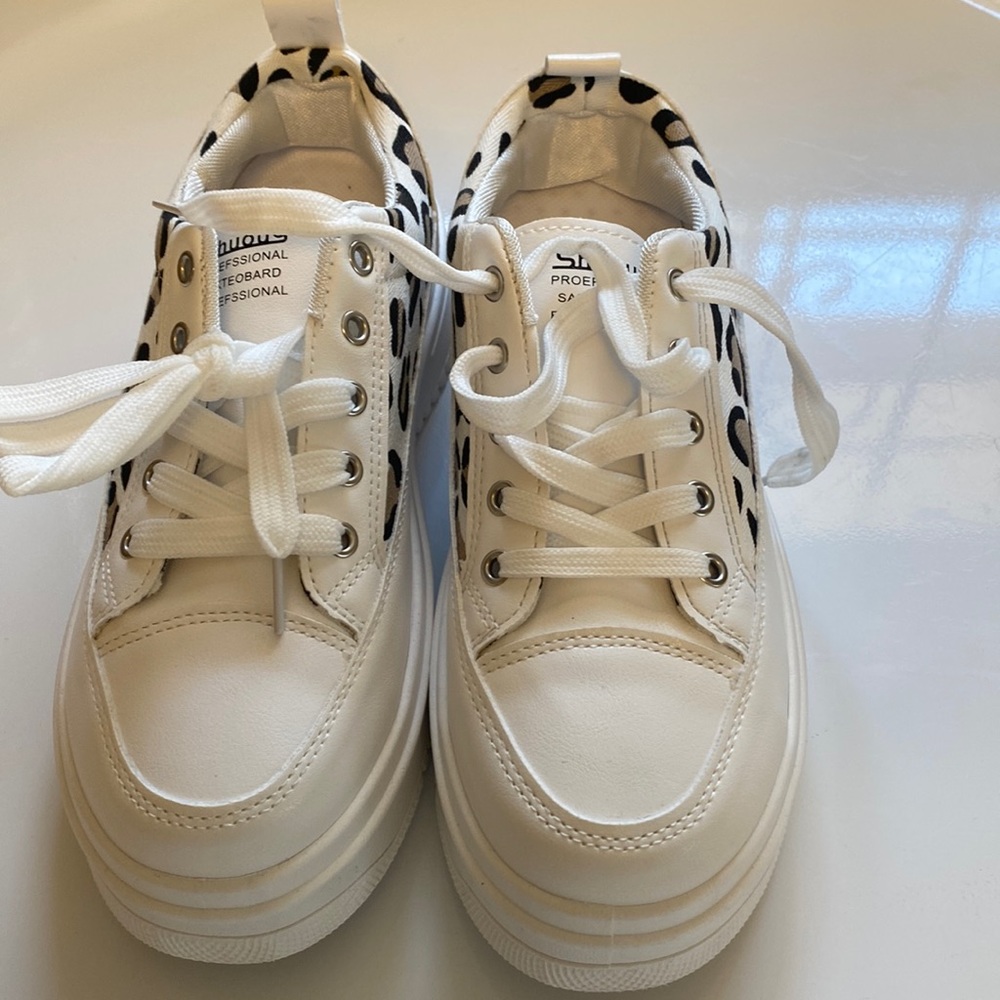 Sneakers Brand New